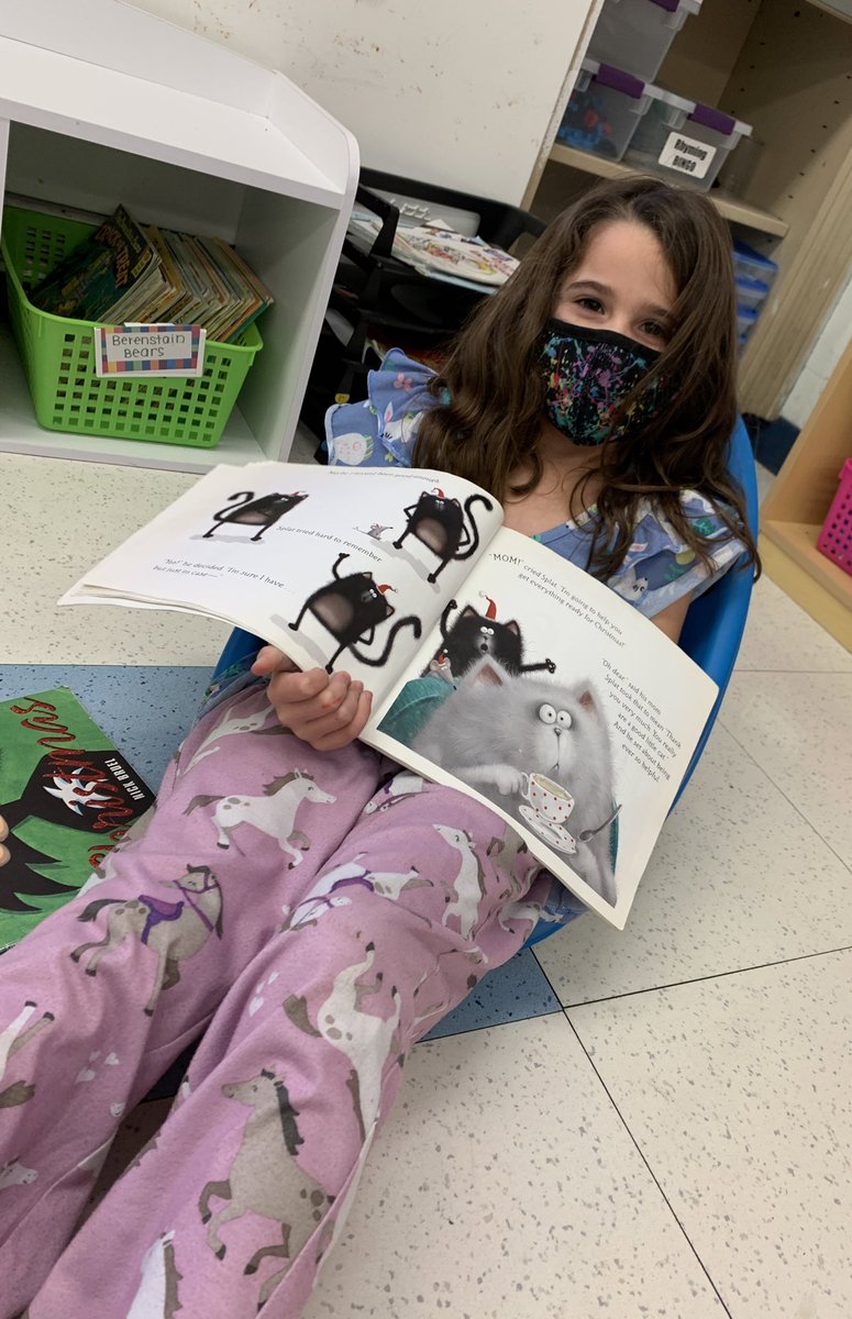 Mrs_Bowker's tweet photo. 🎶 It’s the MOST wonderful *adorable firstie-filled* time of the year! ❄️❤️☃️ #festiveandfun @BrooksideWWRSD https://t.co/TzB0FceU5E