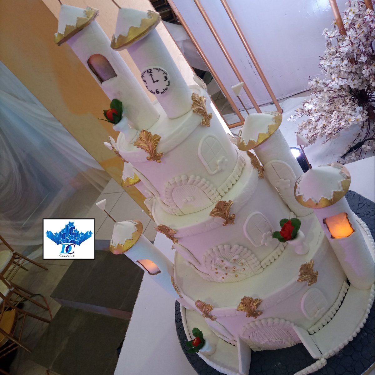 Infodowieblue's tweet photo. Another Castle Cake 🏰 Don't You Just Want To Be In This Royal Home 🏠?
Congratulations #GL2020
▪
▪
▪
#DowiesCrib #DowieBlue #Warri #DeltaState #CastleCake https://t.co/o3dMmKL5kG