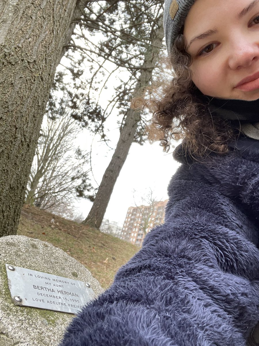 AmyPStern's tweet photo. #ouchlabholidayhunt @drbeccapr clue 1 (and my last) aunty Bertha December 15 1995! https://t.co/xx4YCyVBv5
