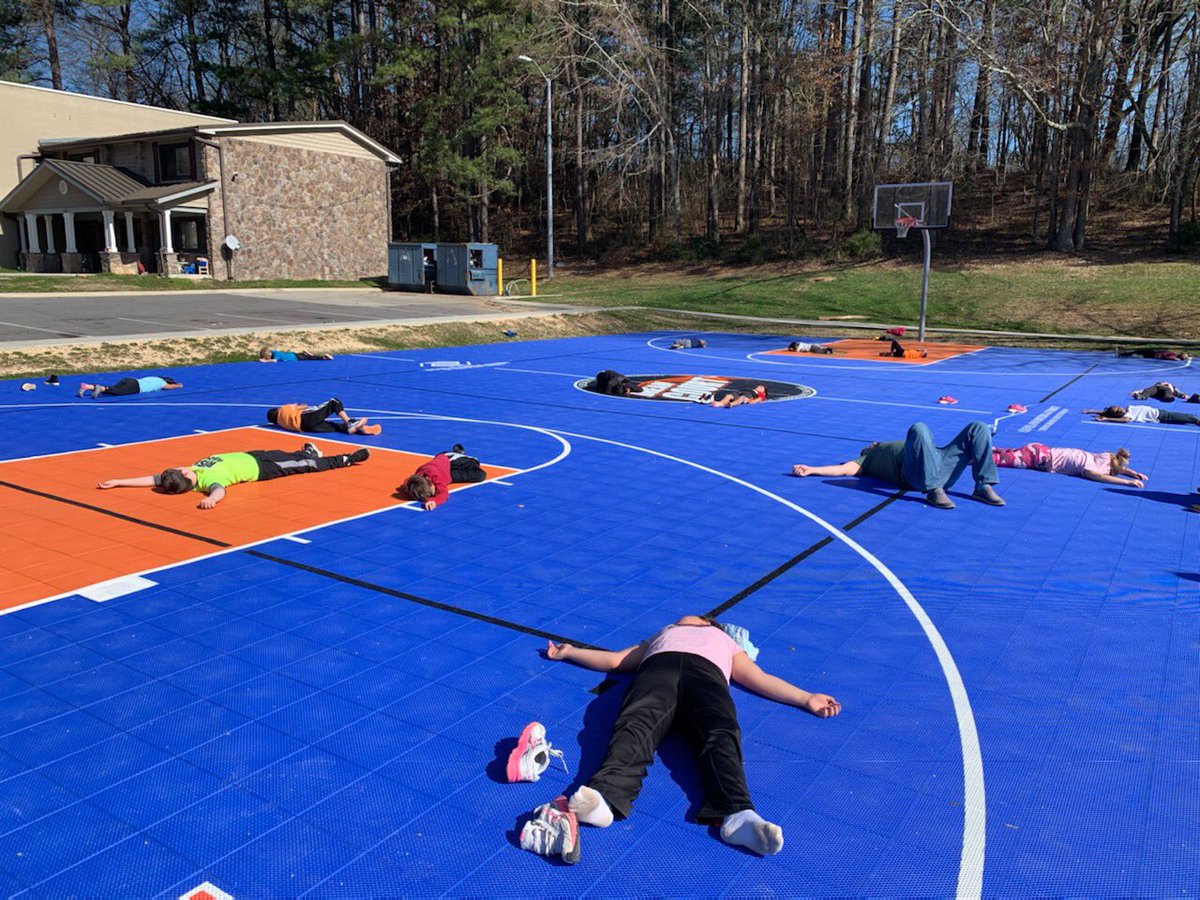 NLCharities's tweet photo. Awesome pic from #BoysandGirlsClubofOcoeeRegion this Melt Activity looks relaxing and fun. Thank you to the #COPSGrant for continuing to assist us in keeping the Dream Courts a safe place to play. @NancyLieberman https://t.co/D4oHet9OX2