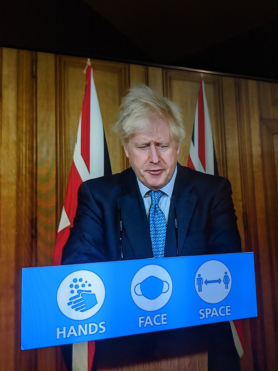 RolfGro's tweet photo. Does anyone even notice the government can't afford hair stylists for our top politicians! https://t.co/VvuTSAAtB3