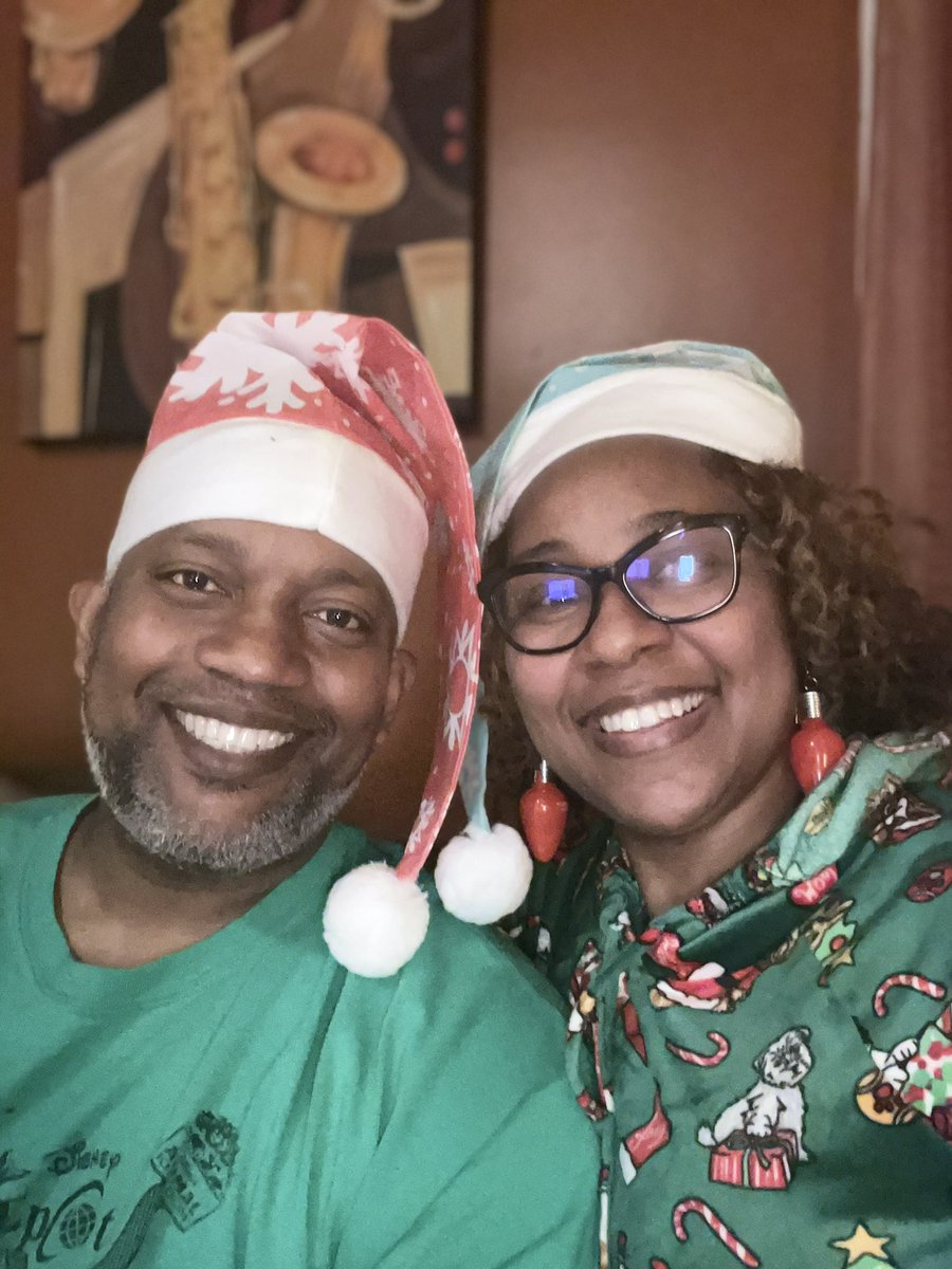 drtharris's tweet photo. Happy Holidays! Stay at home people! #ZoomGatheringsOnly #HarrisCrew #CherishEveryMoment https://t.co/6sHlF8a7rN
