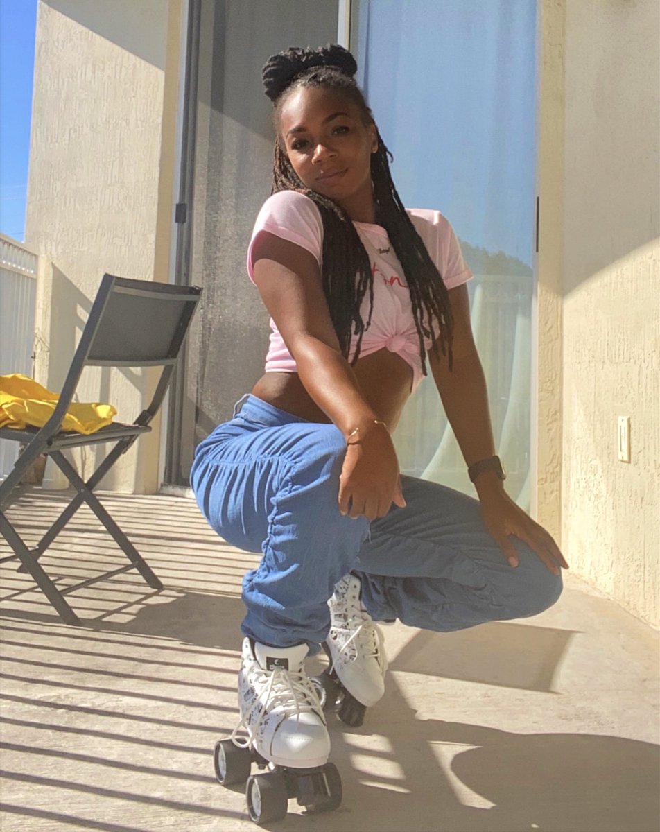 toytsie_roll's tweet photo. My go-to jail pose (on and off skates).

#rollerskates #bipocwhoskate #rollergirl #quadskates #iloverollerskating #girlswhoskate #skatelikeagirl #365dqysofskate #skaterprofile #skatergirl #skatediary #365daysofpractice https://t.co/YYtDzOpmuO