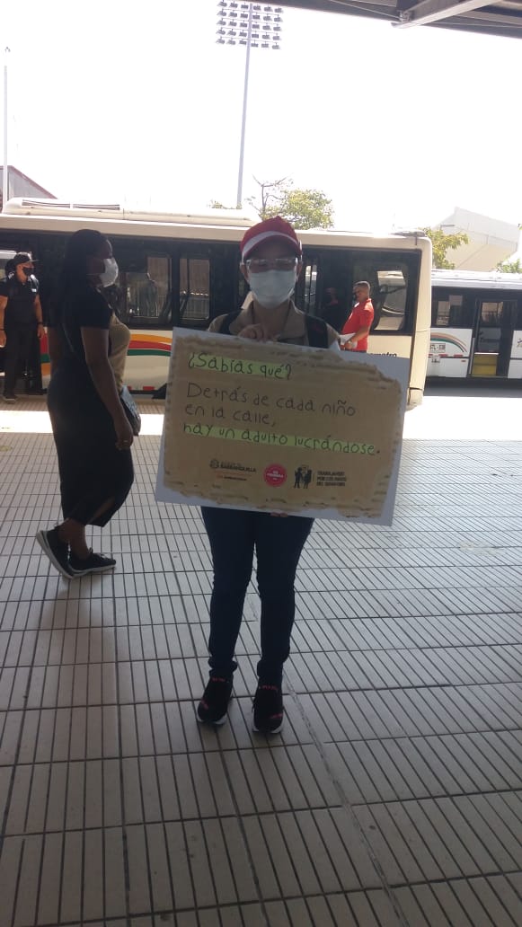 Colombiainterg's tweet photo. Nuestra responsabilidad social es concientizar a los ciudadanos, por eso nos sumamos junto con @alcaldiabquilla a la campaña #TrabajandoPorLosNiñosDelSemáforo . 
Ayúdanos a garantizar que la niñez sea un derecho y no un privilegio. 
#SomosPedagogía #SúbeT #ProtegerLaNiñez https://t.co/c8gRDqEwwO