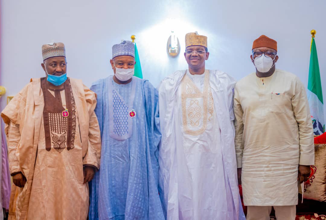 Hudu_Matawalle's tweet photo. ZAMFARA STATE GOVT HOUSE

(PRESS RELEASE)

NIGERIAN GOVERNORS FORUM PAY A  SOLIDARITY VISIT TO MATAWALLE

In a dramatic contrast to accusing statements credited to the APC against Governor @Bellomatawalle1 , the Nigerian Governors Forum has paid him a commendation visit
1/1 https://t.co/wdvdYgCQpv