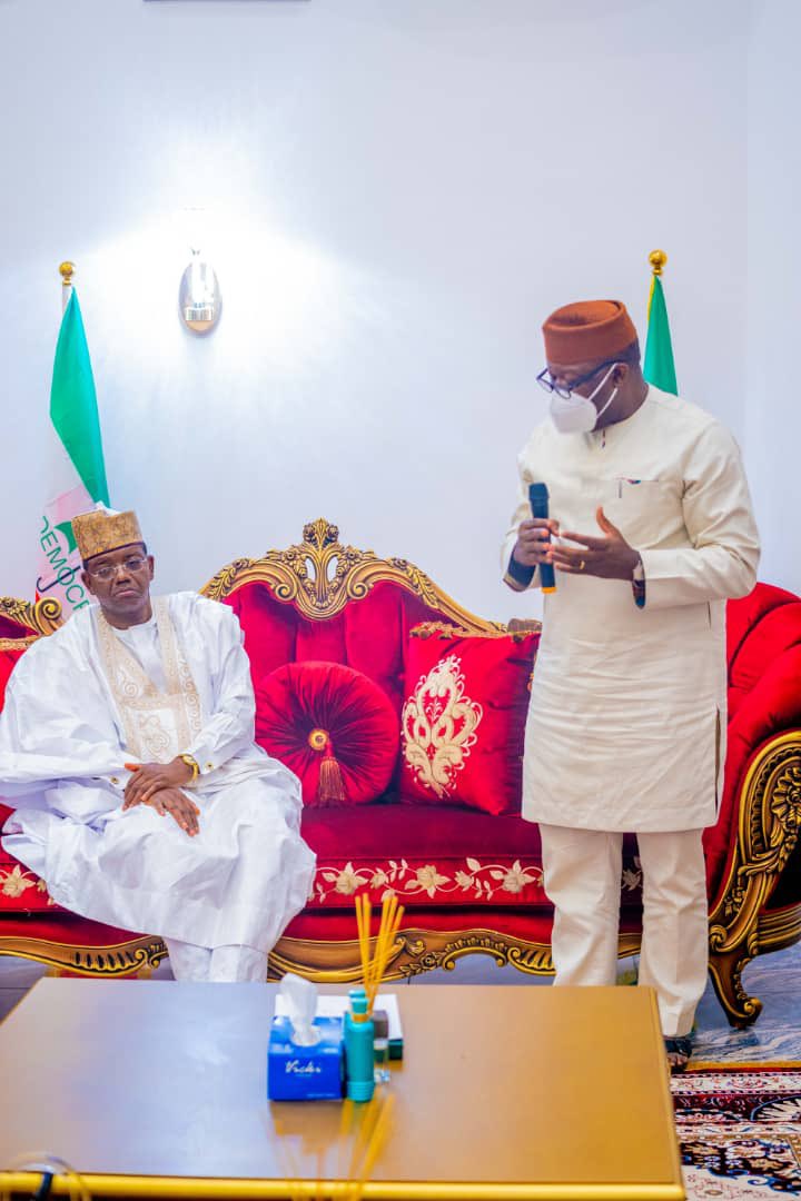 Hudu_Matawalle's tweet photo. ZAMFARA STATE GOVT HOUSE

(PRESS RELEASE)

NIGERIAN GOVERNORS FORUM PAY A  SOLIDARITY VISIT TO MATAWALLE

In a dramatic contrast to accusing statements credited to the APC against Governor @Bellomatawalle1 , the Nigerian Governors Forum has paid him a commendation visit
1/1 https://t.co/wdvdYgCQpv