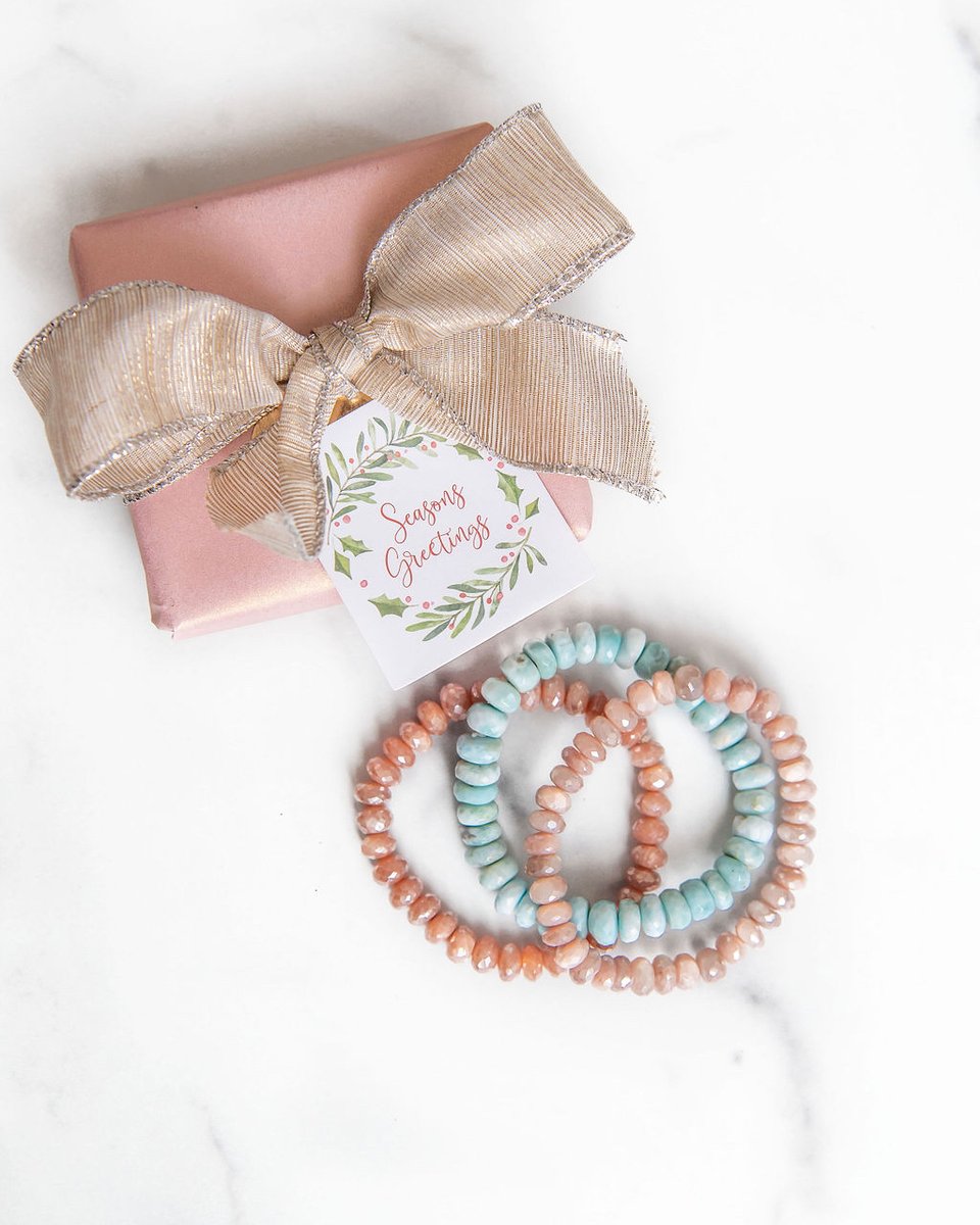 andreamdesigns's tweet image. LOVE layering our stretchy Napa bracelets!  So easy to put on + such a fun pop of color! 💕

#andreamontgomery #armstack