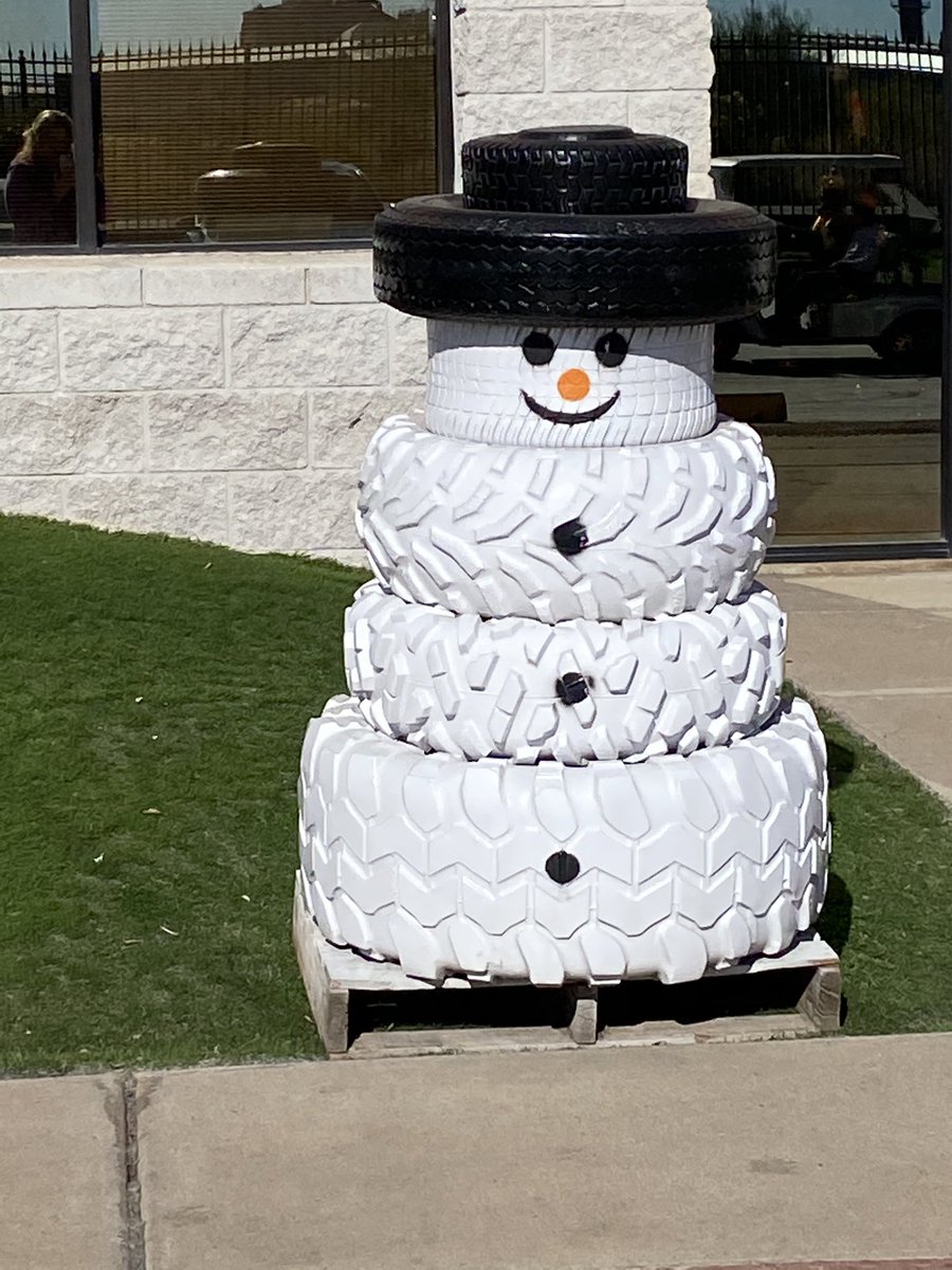 DawnHelms7's tweet photo. Merry Christmas from “snowy” Arizona ☃️❄️ https://t.co/ja541uR4wp