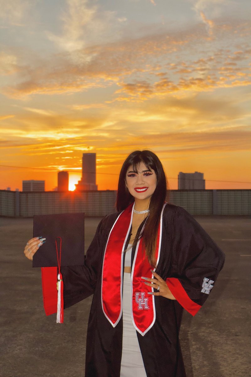 riddimrubi's tweet photo. Coming from another country I would have never imagined graduating in a pandemic. Regardless, Iโm blessed to be the 1st generation to graduate in my family. #ClassofSpring2020
(Photoshoots๐ธ: @FunnyLos_ ๐ฅ) https://t.co/492XGqjiRO