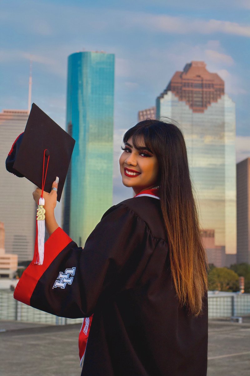 riddimrubi's tweet photo. Coming from another country I would have never imagined graduating in a pandemic. Regardless, Iโm blessed to be the 1st generation to graduate in my family. #ClassofSpring2020
(Photoshoots๐ธ: @FunnyLos_ ๐ฅ) https://t.co/492XGqjiRO