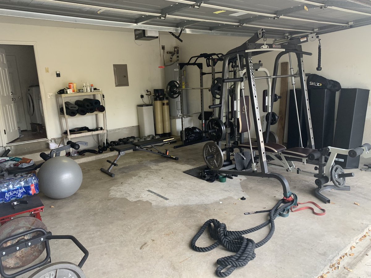 bbetterperform's tweet image. Clean up time!  Getting the workout room ready!  #levelup #workhardbbetter #theynotready