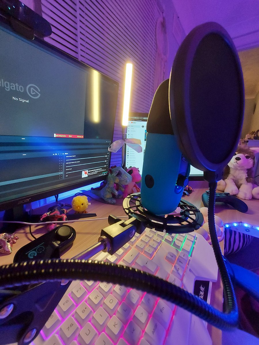 HellaMysteryMe's tweet photo. Welcome home #blueyetix and goodbye #gtrackpro 👋👋🔊 #streamer #gamergirl #twitch #upgrade #soundon #improvement #affiliate https://t.co/OxxEySWmHH