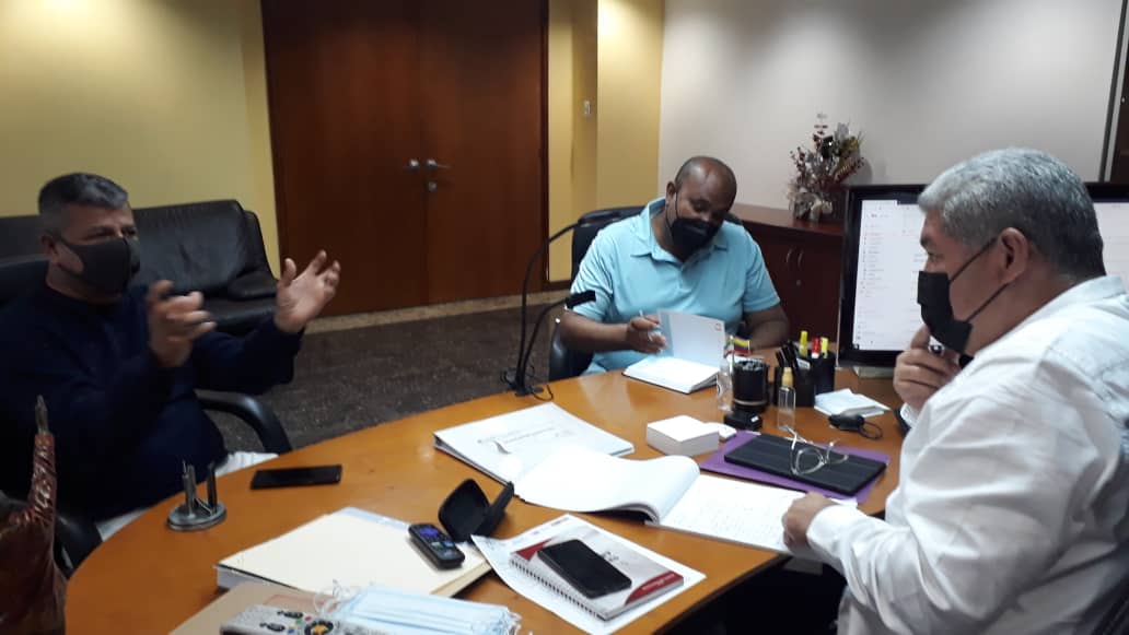 eduardopiate2's tweet photo. En un día de reuniones con dirigentes de la clase obrera, acabo de terminar reunión con @Mtulio21 presidente de la FUNTBCAC y Vicepdte de la @Cbolivariana_Ve y Hernán Iriarte, pdte de la CBST de Caracas. Organizando y uniendo a la clase para las batallas del 2021 https://t.co/hK32pBU9M5