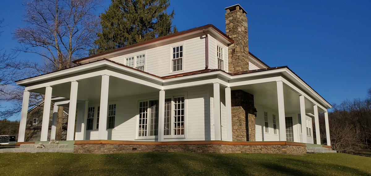 veranda_view's tweet photo. This #upstate #NewYork estate features #traditional all wood double hung windows & lift slide doors from our partner #PinusWindows. The factory finished custom windows and doors complete the #classic #farmhouse design.
#verandaview #woodwindows #liftslidedoors #doublehungwindows https://t.co/Go7LkxsmAX