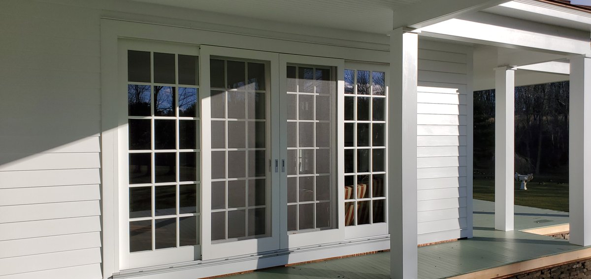 veranda_view's tweet photo. This #upstate #NewYork estate features #traditional all wood double hung windows & lift slide doors from our partner #PinusWindows. The factory finished custom windows and doors complete the #classic #farmhouse design.
#verandaview #woodwindows #liftslidedoors #doublehungwindows https://t.co/Go7LkxsmAX