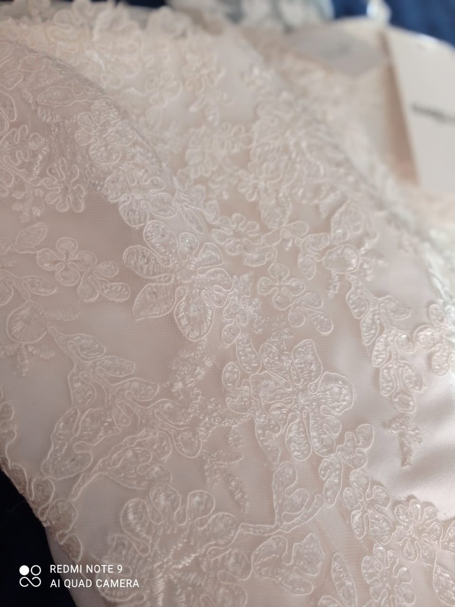 alexaesl1's tweet photo. ¿Saben de alguien que esté buscando vestido de novia? 👰🏽

Díganle que estamos vendiendo este bellísimo de Isabella Novias, NO tiene ningún uso. 
Es para una buena causa. 🥰 https://t.co/NXf9aaUDTu