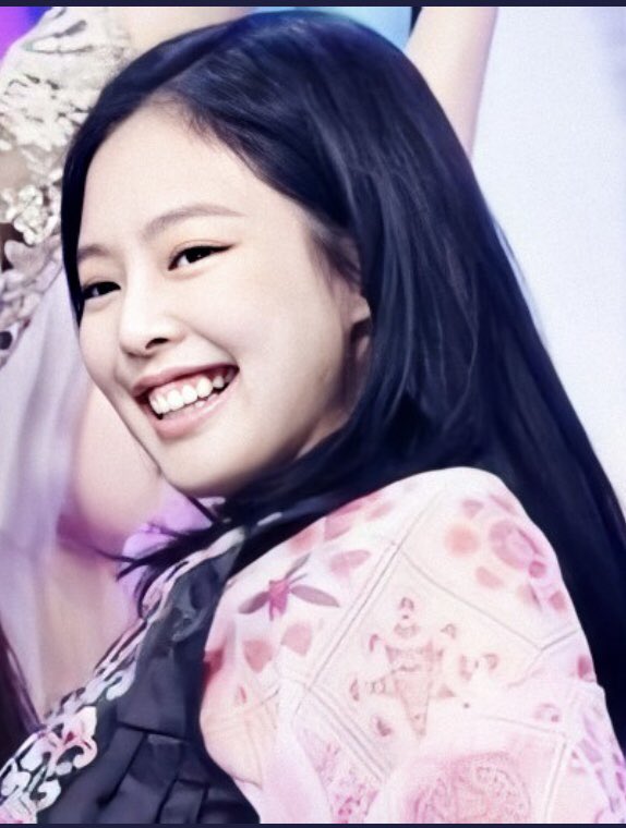 handley1112's tweet photo. @intorubejane Let me help the haters this is no makeup Jennie performing the encore stage at Inkigayo. She was praised by netizens for her flawless looks and performing with bareface. https://t.co/FHLdFpGbWK