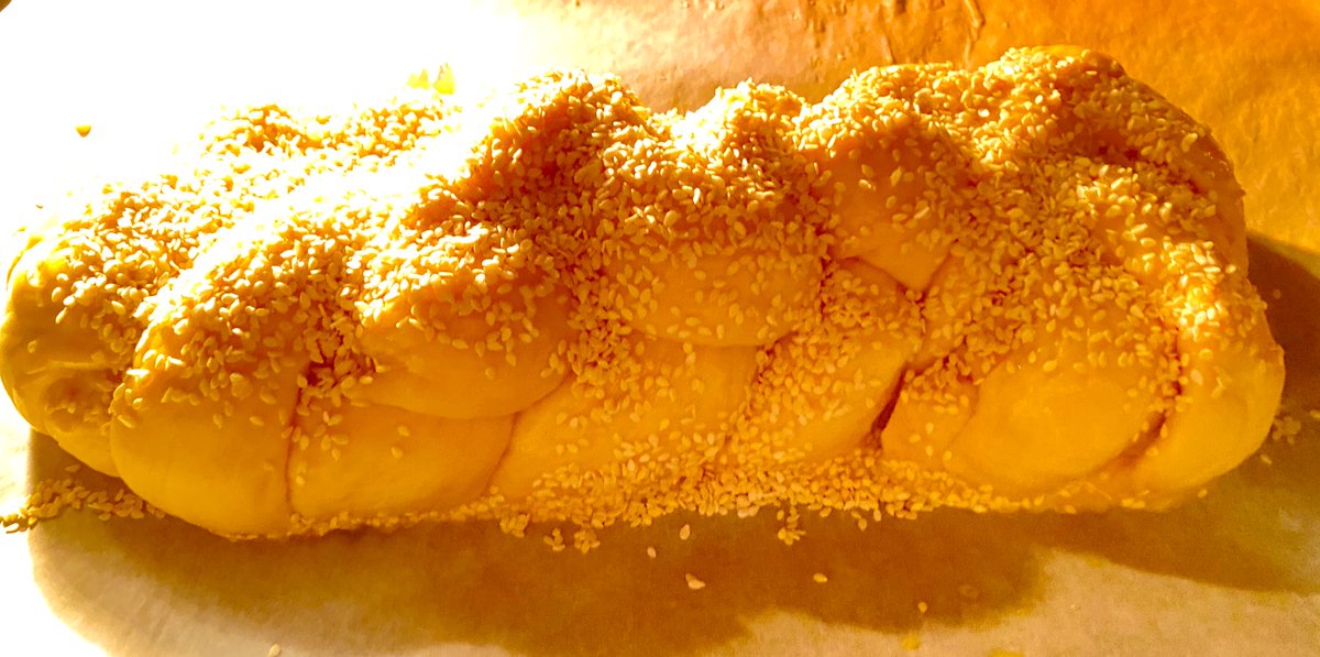 TKoppaithara's tweet photo. I was heavy handed with the sesame seeds.
#diaganolbraid #extracrunch🤷🏾♀️ https://t.co/0Ylcjunko0