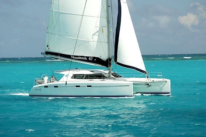 katamarans_com's tweet image. If you like sleek cats, the Nautitech 47 (launched 2004) is one of the prettiest multihulls on the water.
She is an evolution of the earlier 475 design by Alain Mortain and Yannis Mavrikios.
▫️
Full feature at kats.co/n47'
▫️
#catamarans #nautitech #sailing