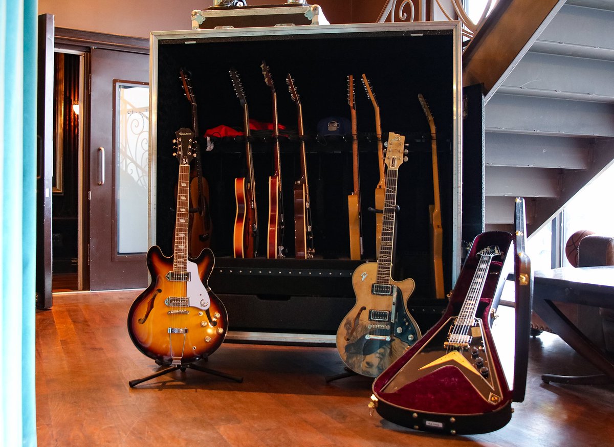 BBArocks's tweet photo. On the tenth day of Christmas, my true love sent to me 10 🎸guitars strumming! #12daysofblackbird #epiphone #gibson #flyingv #guitars #duesenberg https://t.co/lzgrpz1tTo