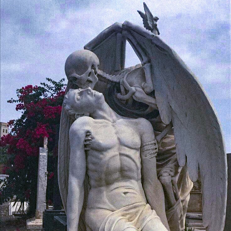 acid666host's tweet photo. the kiss of death https://t.co/ITmwppwRK1