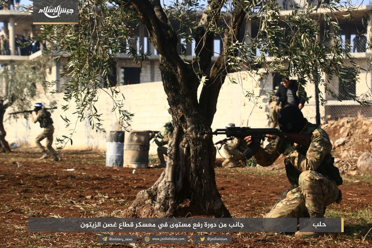islamarmy_tr's tweet photo. #İslam_ordusu
Halep'in kuzey kırsalındaki "Zeytin Dalı" sektöründeki savaşçılarımız için, sahada gerçek bir savaş için aşı olarak bazı askeri manevralar ve taktiklerle serpiştirilmiş, yakın muharebe hareketleri ve sabit hedeflere ateş etme kursunun mezuniyetinin bir parçası. https://t.co/sCTIivNFW3