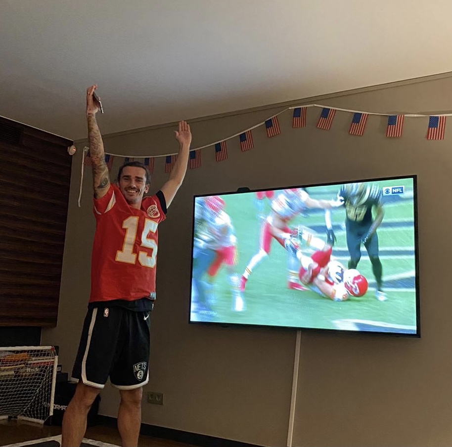 Chiefs's tweet photo. Always feeling the love from @AntoGriezmann ❤️ https://t.co/HTwkZE698Q