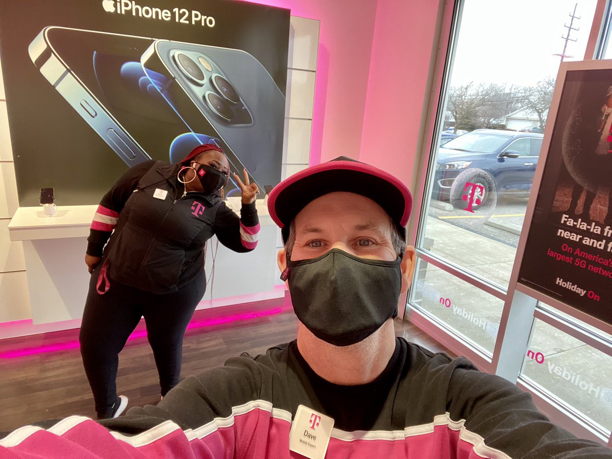 dpbcell's tweet photo. I wanted to give a huge shout out to Akira and the rest of #TMobileTruckCLE for all their support!! The Shoppes of Parma appreciates the help!! 🙏💯😎 https://t.co/HFXxOY0Ivq