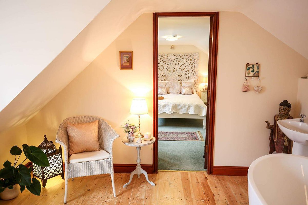 VNYorkshire's tweet photo. Visiting Whitby?
Shepherd's Purse (@shepherds95) offer amazing, high-quality accommodation. A family business, run with great care & attention to detail. Galleried courtyard rooms, in picturesque Whitby Old Town. You won't be disappointed!
#Accommodation #QualityAccommodation https://t.co/U7cLUrEUWY
