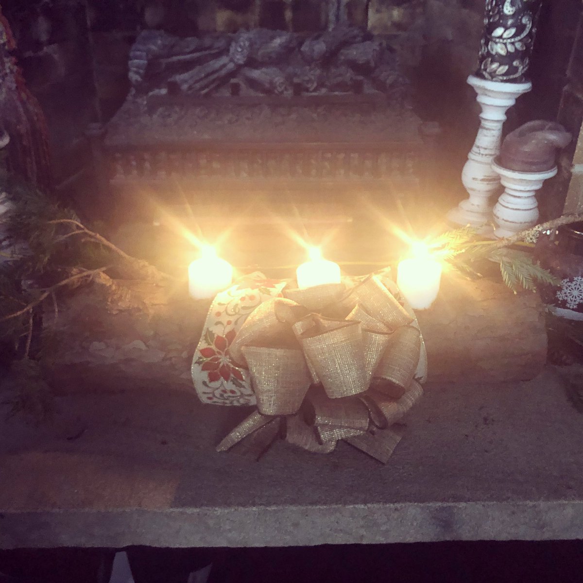 southern_witch_'s tweet photo. Yule Blessings on this longest night of the year!  

#southern_witch_tarot #yule #witch #witchcraft #witches #solitarywitch #magick #wheeloftheyear #yulelog #solstice #solsticeblessings #wintersolstice #returnofthelight #yuletide #witchspells #ritual #witchesofinst #candlespells https://t.co/Oa1mxTqb37