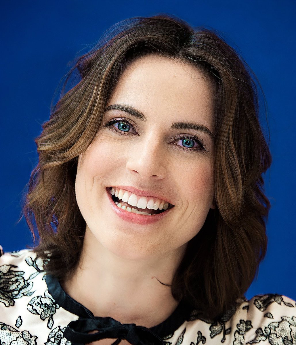 how antje traue looks in real life; a thread because i love her
