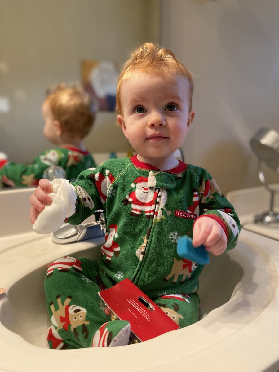 TheRebeccaParks's tweet photo. Ninjabread cookie making and sink sitting. ❤️ #brodiecharles #brynlawson https://t.co/P7WPcNe6Cv