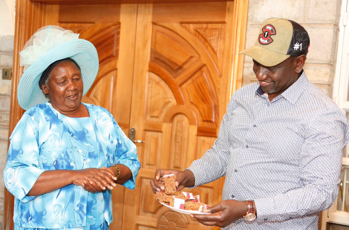 KIMANIICHUNGWAH's tweet photo. A mother and Son celebrate a HBD.A son who gives Hope to an entire Nation@WilliamsRuto Keep doing what you do,inspiring not just other sons to ordinary Kenyan mothers but the mothers too that their kids can make it in life irrespective of their circumstances.#HustlerNationRising. https://t.co/kYJmqjl29v