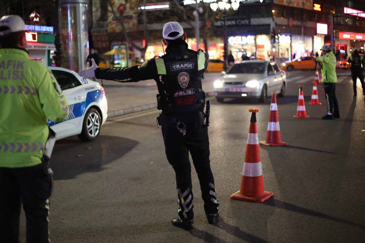 En uzun gece
En kutsal vazife

<a href="/EmniyetGM/">Türk Polis Teşkilatı</a> 🇹🇷
#21AralıkEnUzunGece