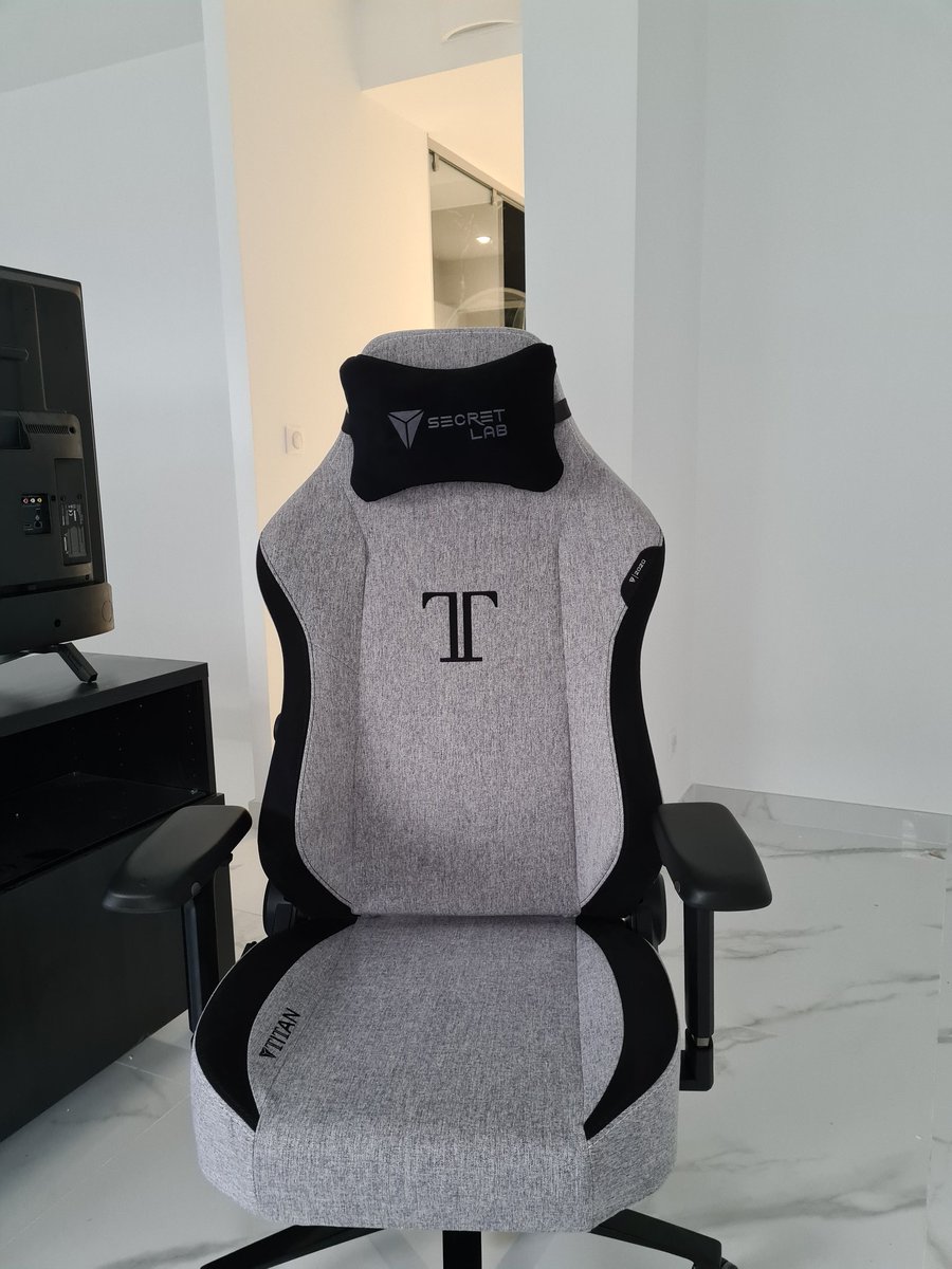 MichonCS's tweet image. Grâce à ma chaise #secretlab je vais enfin pouvoir gagner 100 fps en dm sur d2 et  passer 7e joueur chez heretics, merci à tous !