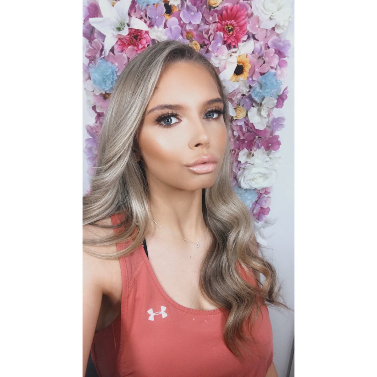 _flowerfactory_'s tweet photo. Our flower panels make the perfect backdrop #selfie #customerphoto #liverpool #SmallBusiness https://t.co/JGsrPnp0Qd