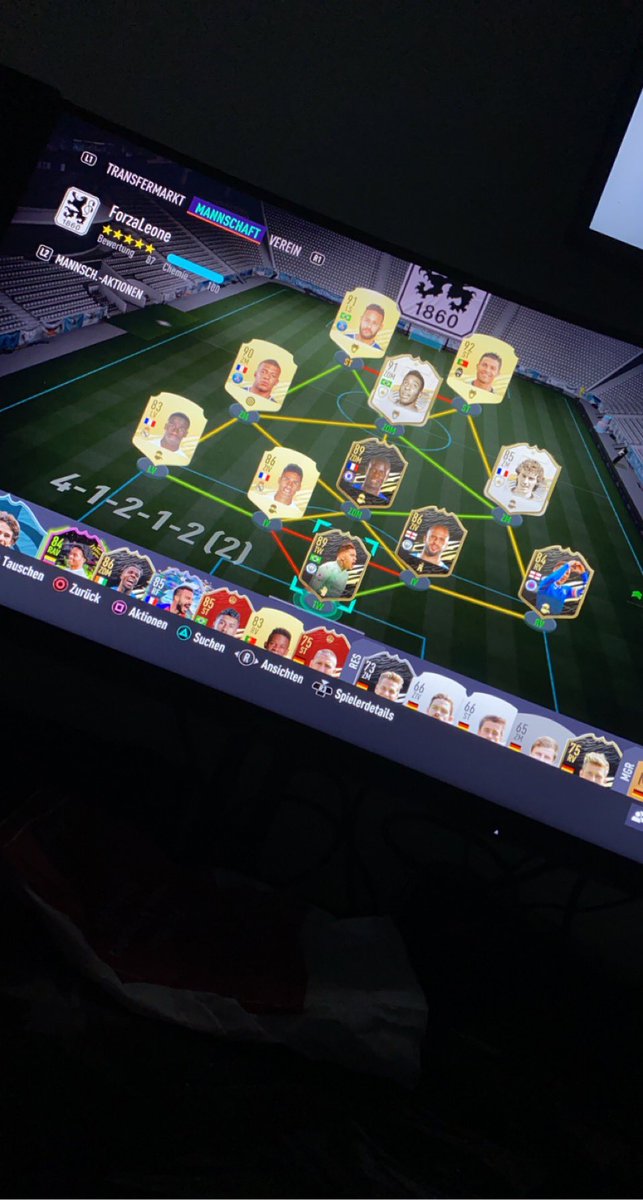 1860Kevin089's tweet photo. 2x 30er 💣 dieses Jahr 💪🏻 langes Wochenende gehabt im DFB ePokal und da leider im letzten entscheidenden Spiel verloren... dann gebrochen in die WL und ja da lief es perfekt 😅 Pelé absoluter 🐐 Rang 81 am Ende sehr stolz dieses Jahr #FUT #FUTChampions #FIFA21 https://t.co/prGOrV9kIw