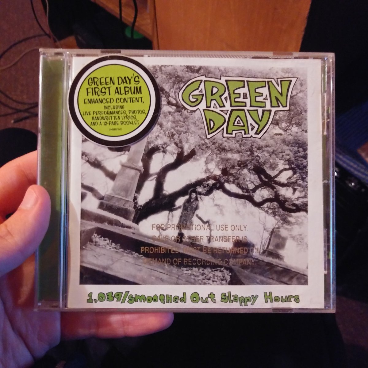 coopercastille's tweet photo. This compilation CD contains Green Day's first album and more! It's also "for promotional use only" and should not be resold, whoops. LOL #greenday #firstalbum #1039smoothedoutslappyhours #promo #CD #39smooth https://t.co/0PCbgp6YRr
