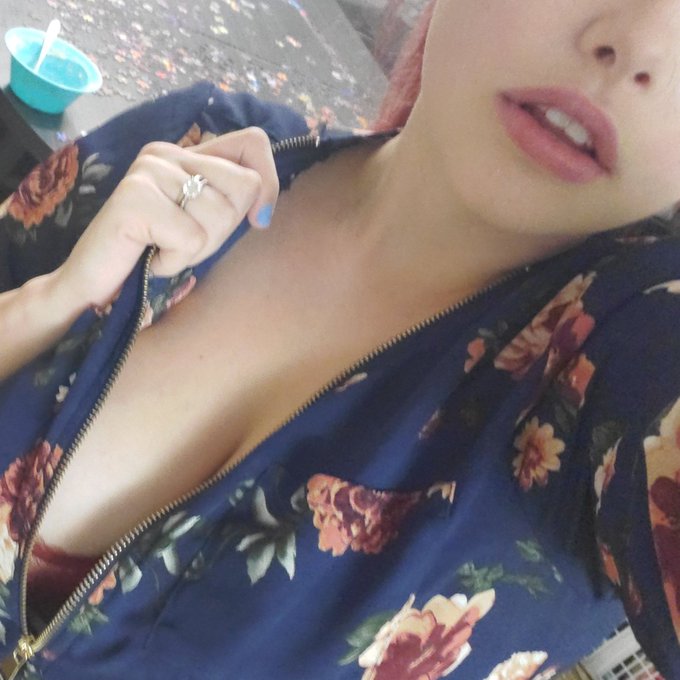 Visit my pages!! Holiday sales going on now!  https://t.co/88QVGCdLx8 https://t.co/Po7YNSO8qO