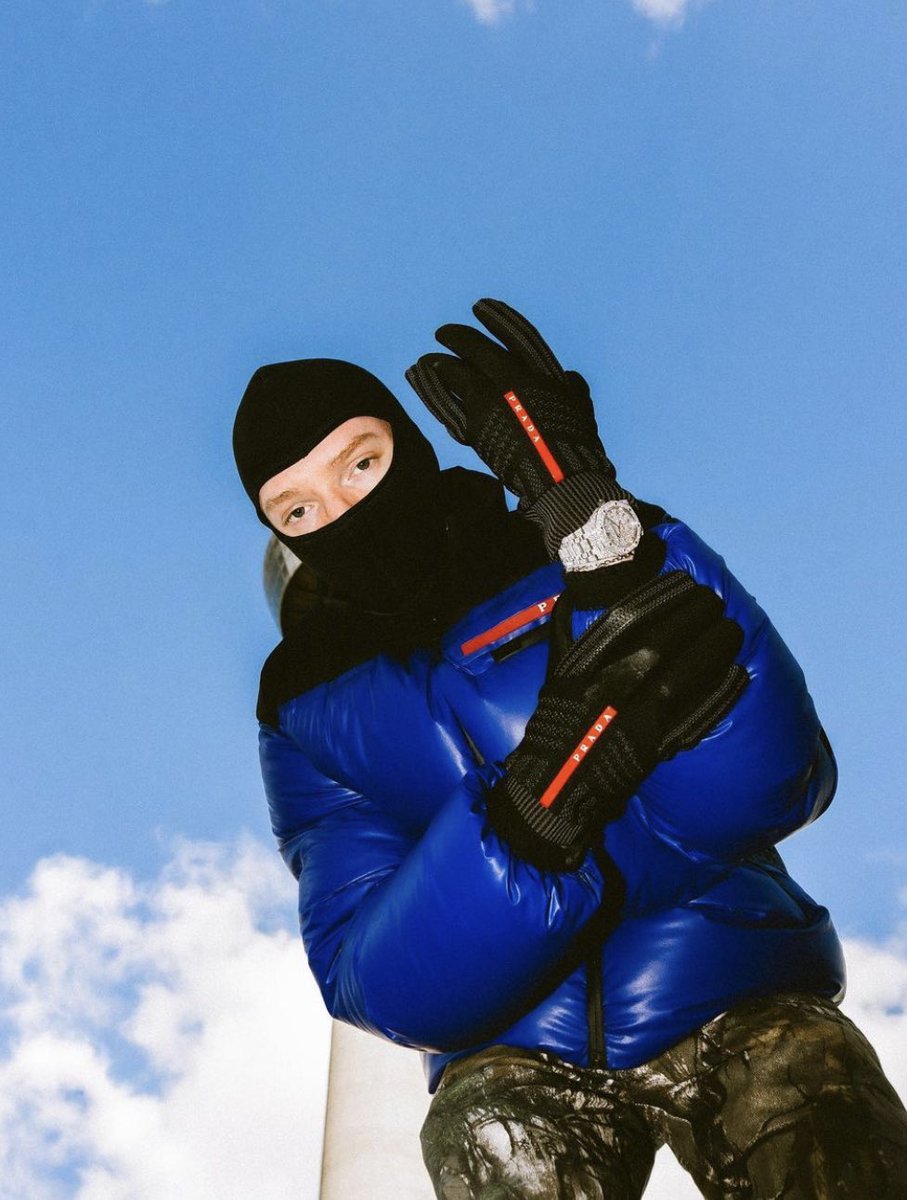 Jetzt besucht Justin den Postboten