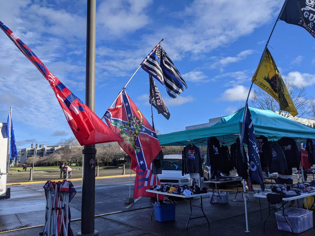I feel like this kiosk is not selling a ton of Blue Lives Matter flags todayNo word on sales numbers for the confederate Gadsden though