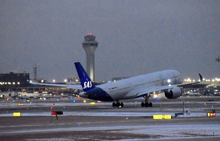 GerardiAviation's tweet photo. @JetTipNet my four best captures from 2020, what a crazy and weird year it’s been
✈️ 
1. @SAS first #A350 flight
2. @British_Airways final #Negus appearance at @SanDiegoAirport 
3. @SouthwestAir #ColoradoOne @FlyGRFord
4. @FlyFrontier first flight of 100th aircraft @DENAirport https://t.co/BxUcidoJrQ
