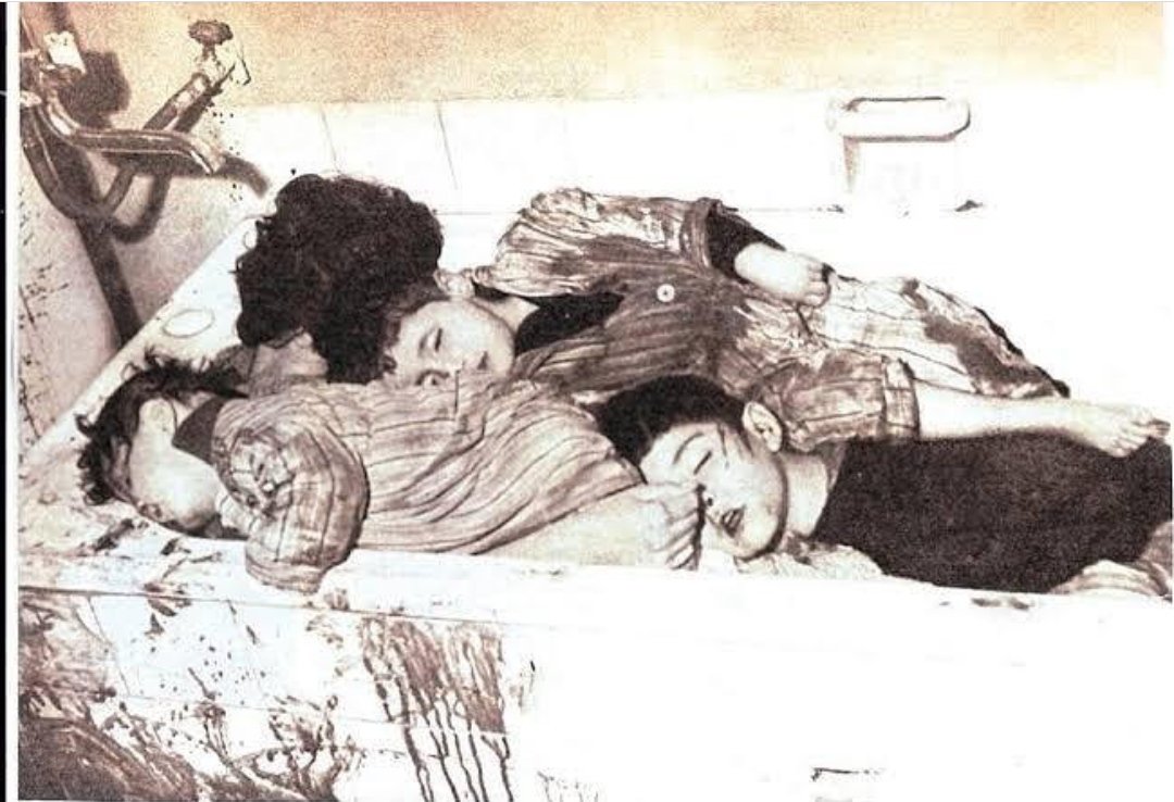 Küçüktüm ve annem ile film izlerken bu sahneyi gördüm. Bugüne kadar aklımdan çıkmayan bir acıdır. 57 yıl önce bugün Rum terör örgütü EOKA tarafından Kıbrıs Türklerine yönelik saldırılar başlatılmıştı. Şehitlerimizi rahmet ile anıyorum. Rabbim devletimizi korusun.