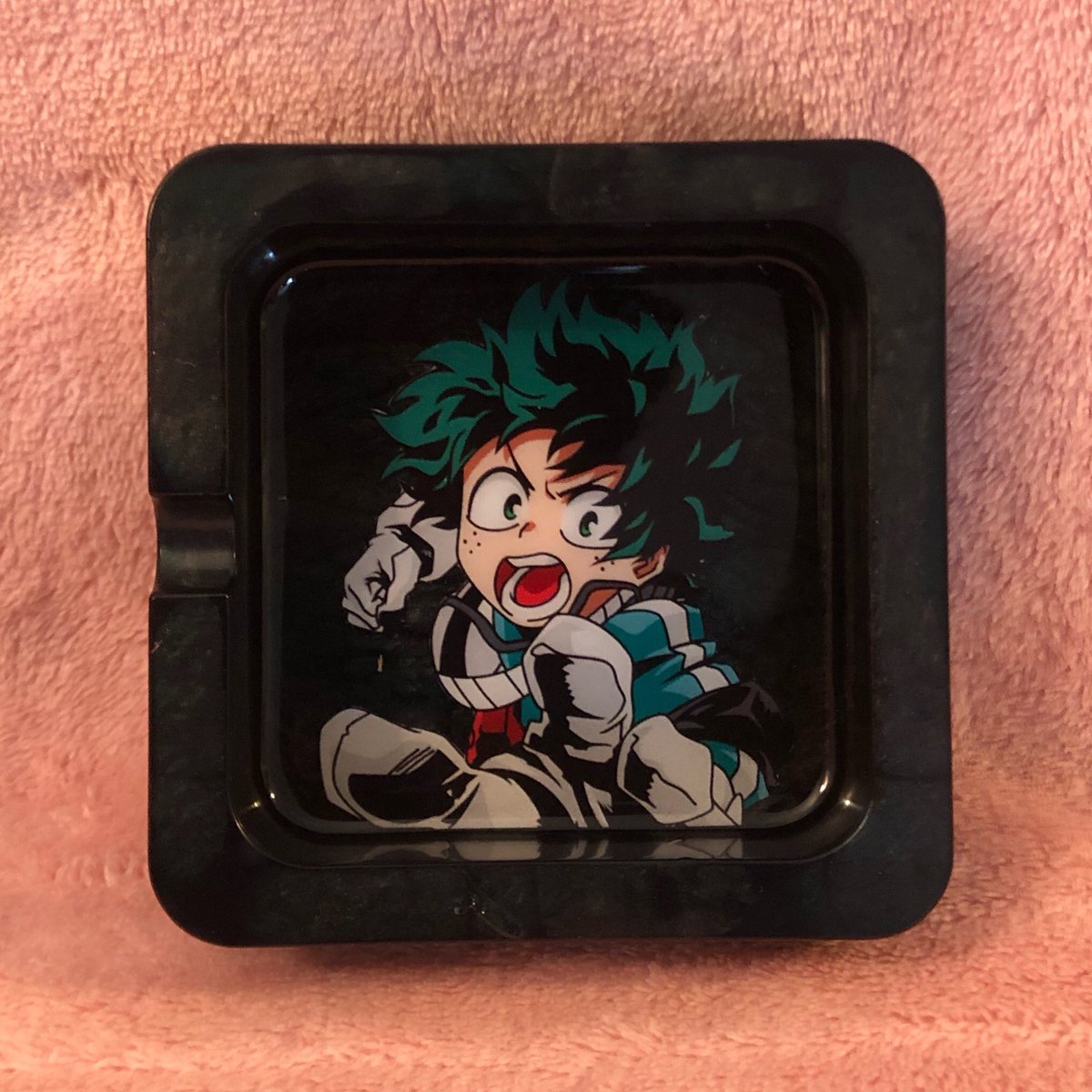 MaraJane_Crafts's tweet photo. $15 Deku My Hero Academia Green &amp; Black ashtray #MyHeroAcademia #Deku #Ashtray #Anime #AnimeAshtray #CustomAshtray #Custom https://t.co/mU9Cl2pSpd