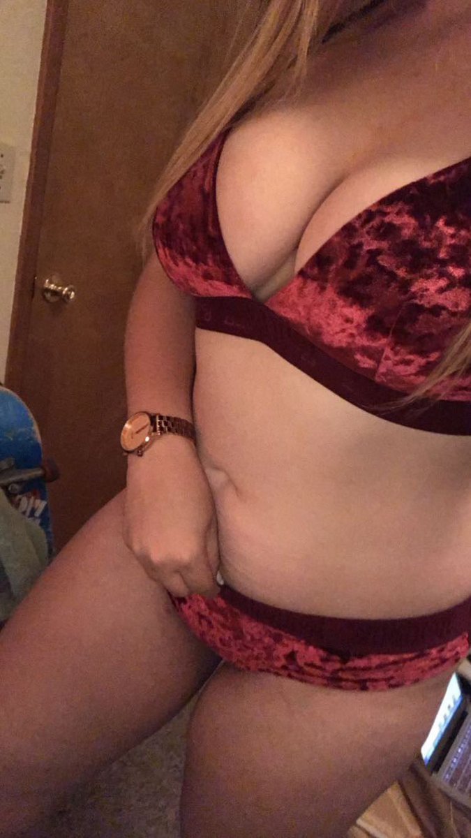 prttypnkpeaches's tweet photo. I’m the gift that keeps on giving 🤪 https://t.co/laAq6Ri6Lj