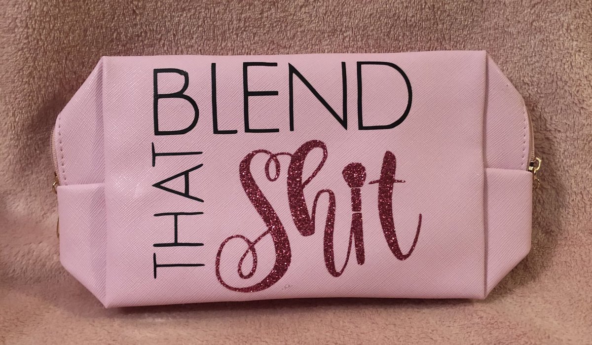 MaraJane_Crafts's tweet photo. $20 Personalized Custom make up bags #makeup #makeupbag #custommakeup #custom #Blendthatshit #lashes https://t.co/XISEtzL05u