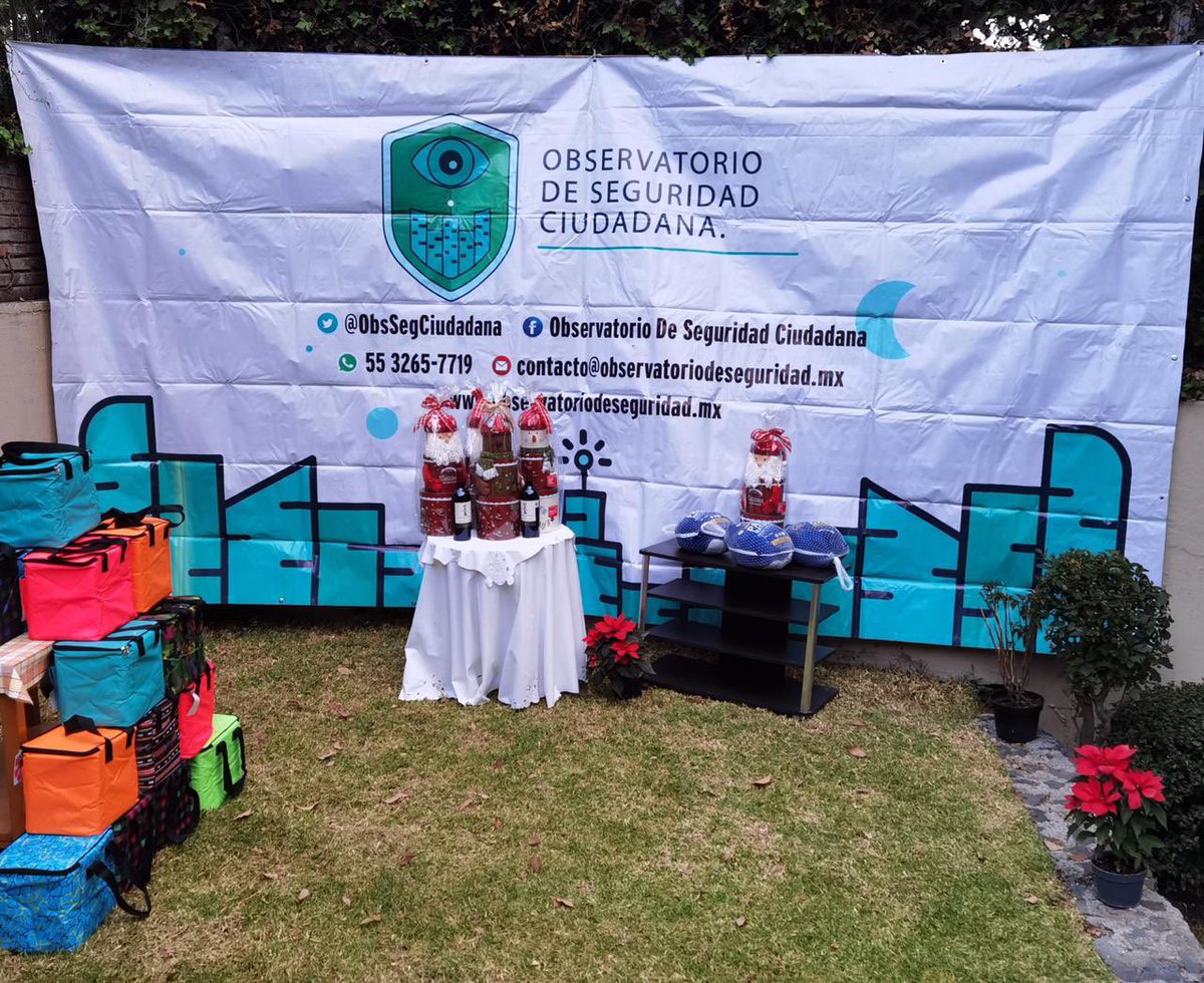 ObsSegCiudadana's tweet photo. #Hoy vecinos de Bosques de Tarango los cuales forman parte del @ObsSegCiudadana en reconocimiento a favor de la seguridad y bienestar de las personas que habitan en el #SectorSantaFe #Cuadrante6 hacen https://t.co/iJxcDJgD9p