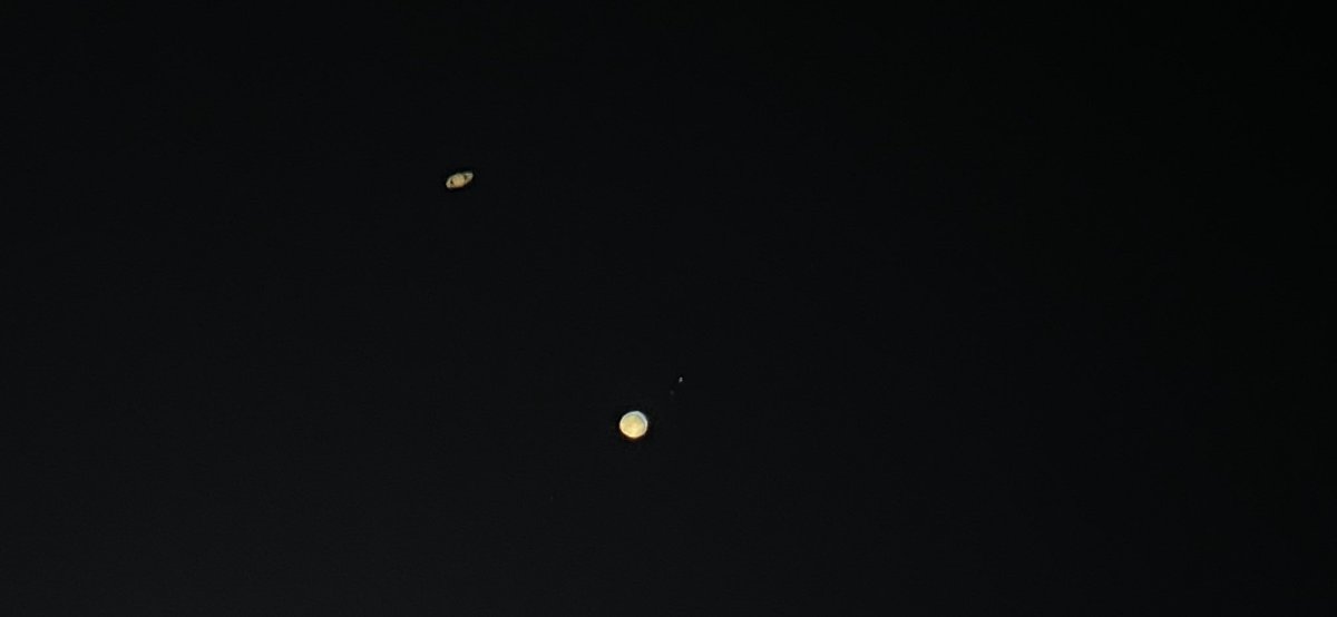 lv_AliLo's tweet photo. @eltempsTV3 #324eltemps #eltempstv3 #ActuopelclimaTV3  #SaturnJupiterConjunction #estrelladebelen #estrelladenadal #Saturn #Jupiter #celestron @Celestron La conjunció de Júpiter i Saturn desde Tordera, vista pel telescopi https://t.co/M4PceDHtOu