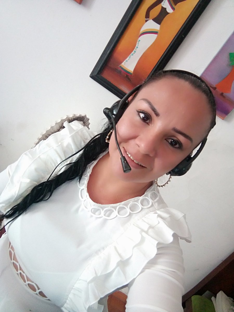 CardonaYadis's tweet photo. Una sustentación sufrida 😂😂😂😂 Aprobado https://t.co/0MbuR4U1uG
