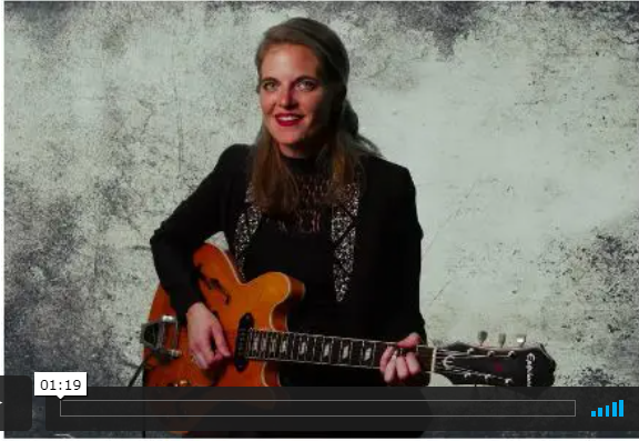 MuZicCardZ's tweet photo. Send an eCard of @SuzannaChoffel singing "Auld Lang Syne" and usher in a great New Year! https://t.co/run2iTgsj8 https://t.co/LAxO30aadJ